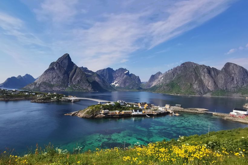 Sykkeltur gjennom Lofoten | Cycling Through the Lofoten Islands | Discover Norway