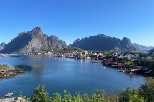 Sykkeltur gjennom Lofoten | Cycling Through the Lofoten Islands | Discover Norway