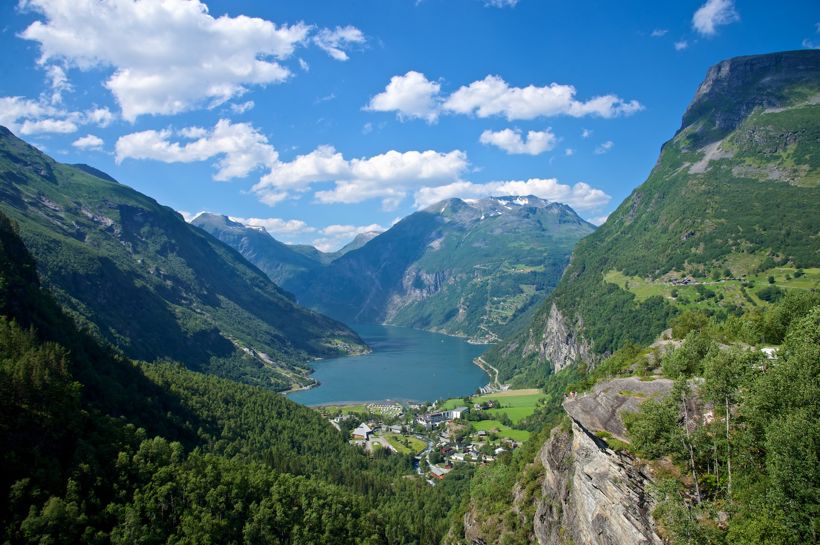 Ålesund to Åndalsnes bike tour | Discover Norway
