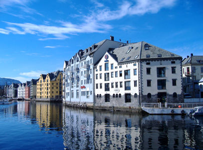 Ålesund to Åndalsnes bike tour | Discover Norway